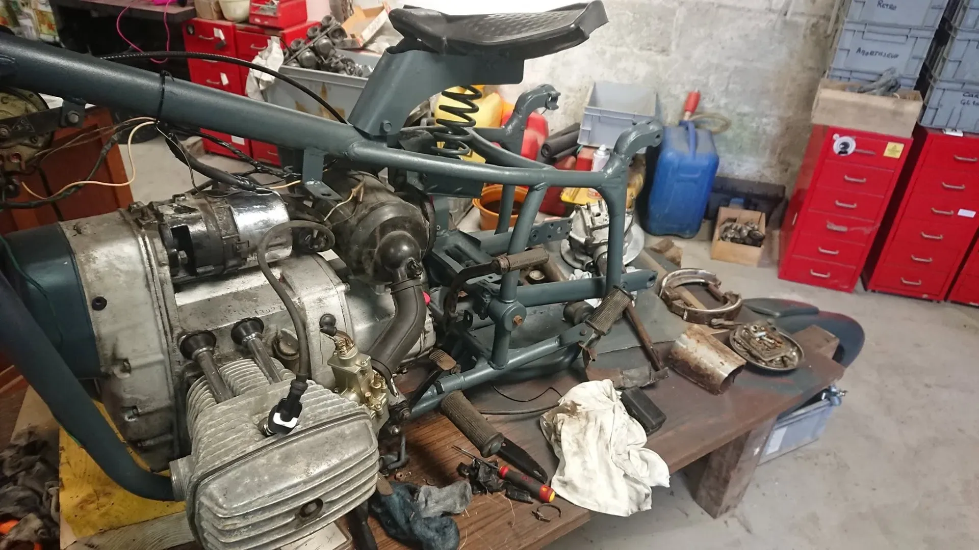 Mecanicien moto ancienne
